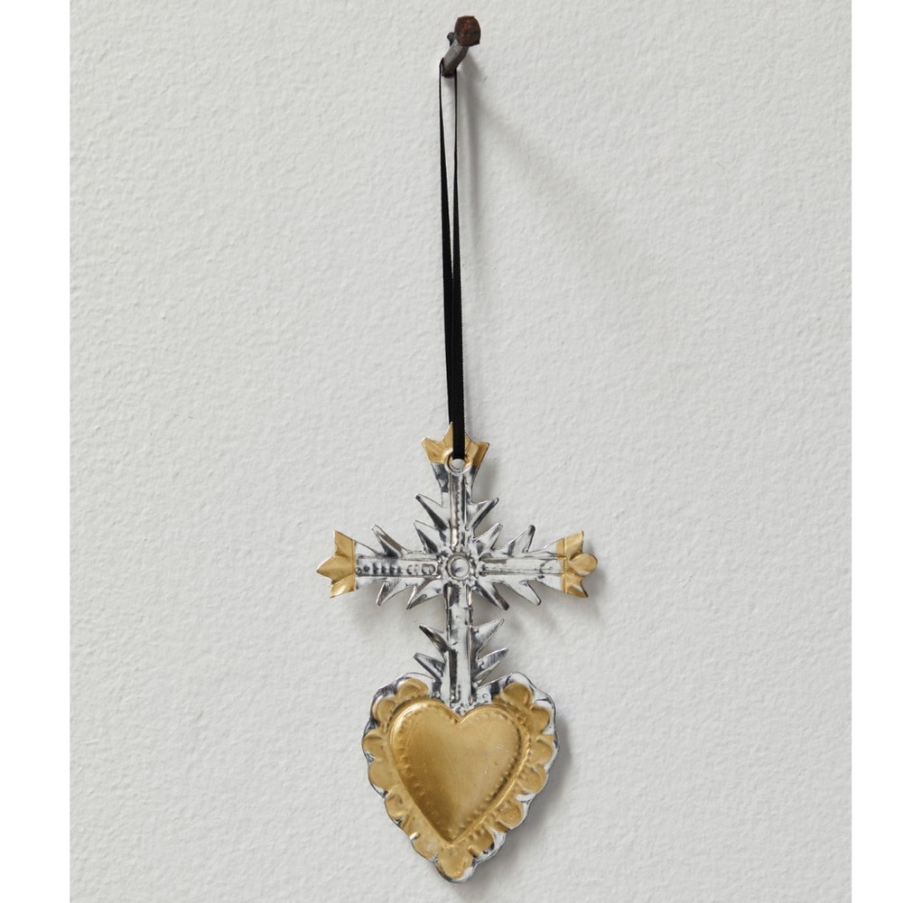 NWT FREE PEOPLE TWO TONED SACRED HEART WALL HANGING